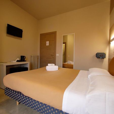 Hotel Primavera Peschiera del Garda Esterno foto