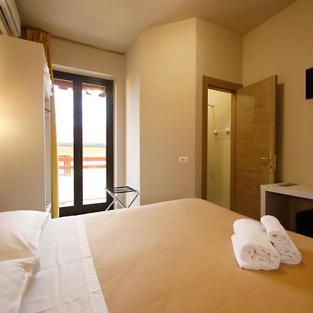 Hotel Primavera Peschiera del Garda Esterno foto