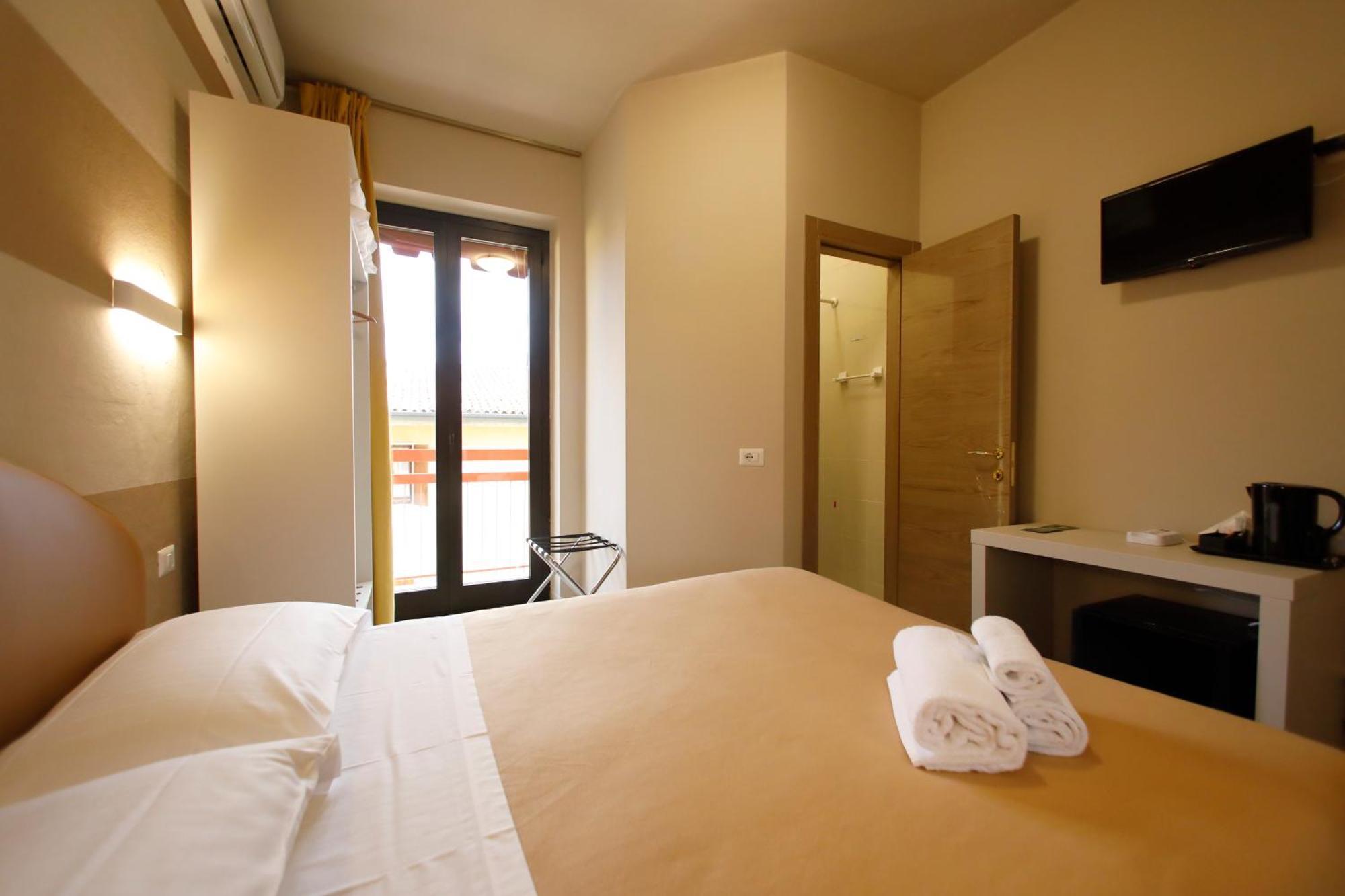 Hotel Primavera Peschiera del Garda Esterno foto
