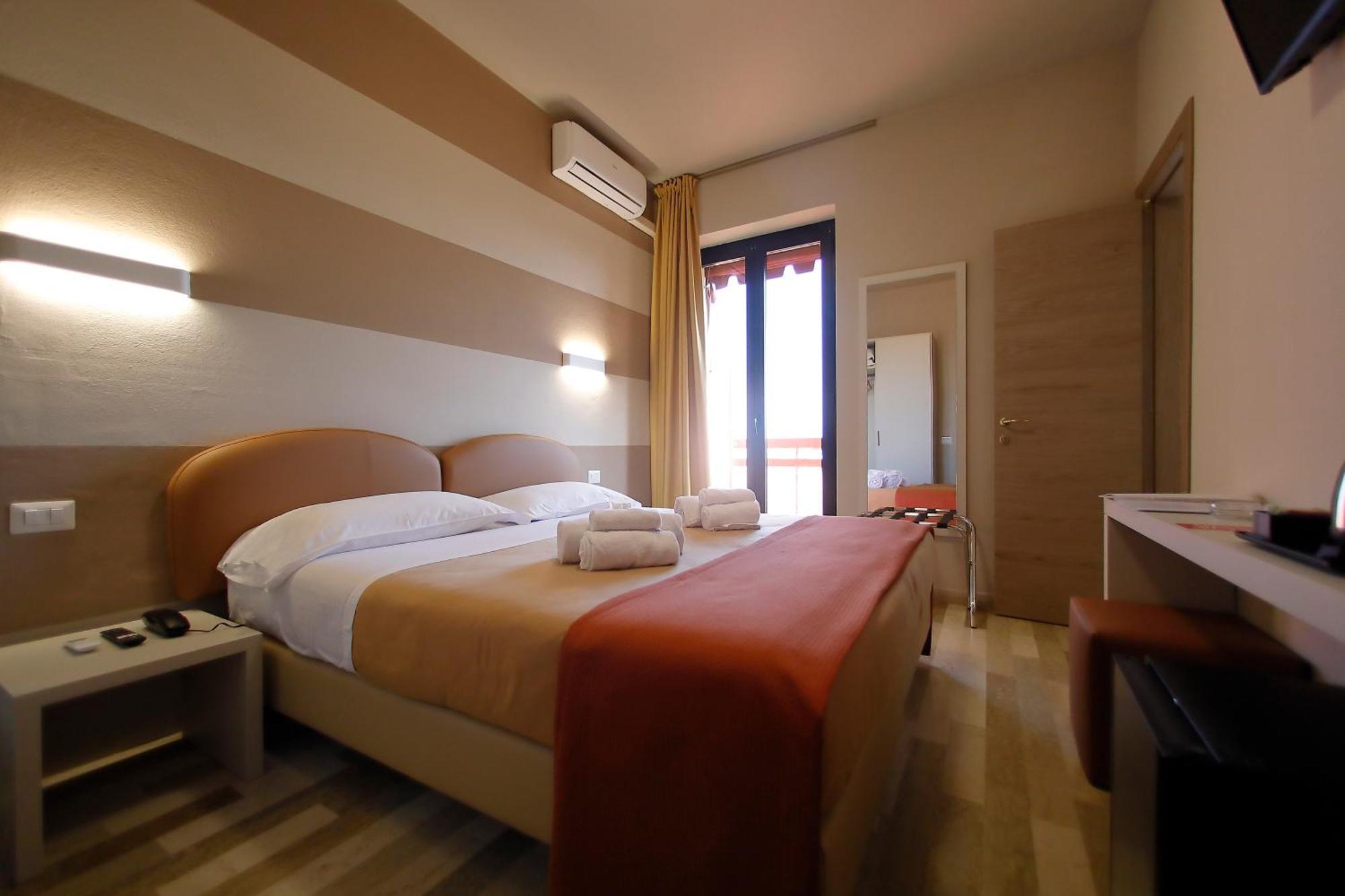 Hotel Primavera Peschiera del Garda Esterno foto