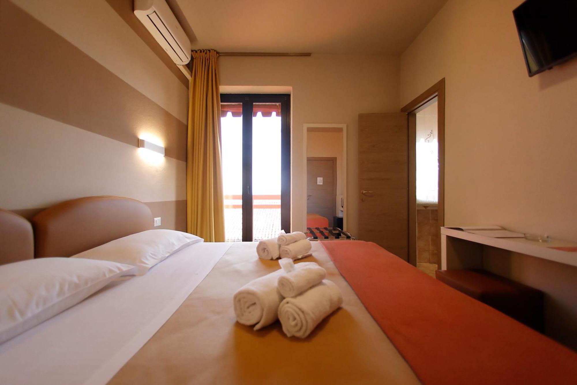 Hotel Primavera Peschiera del Garda Esterno foto