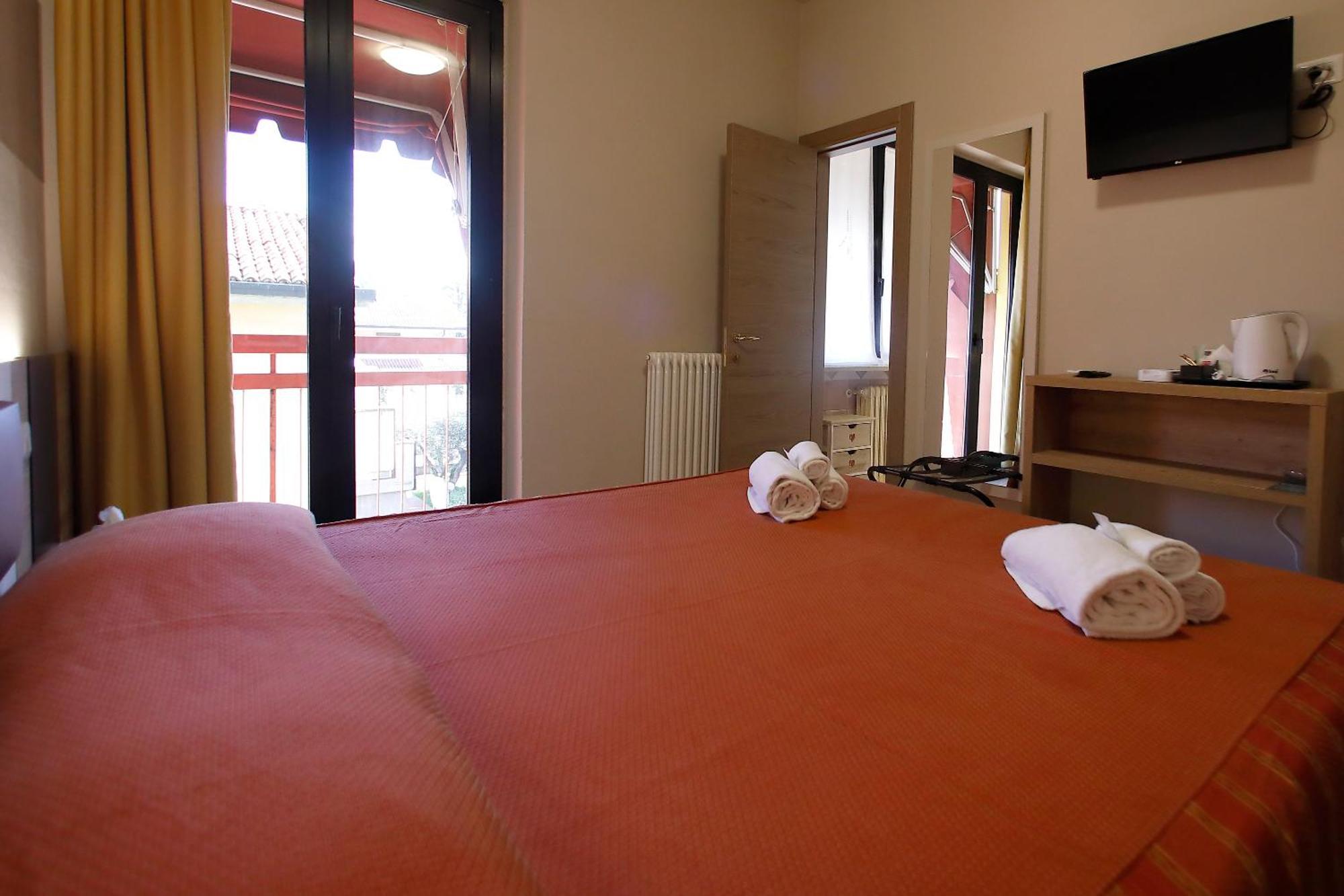 Hotel Primavera Peschiera del Garda Esterno foto