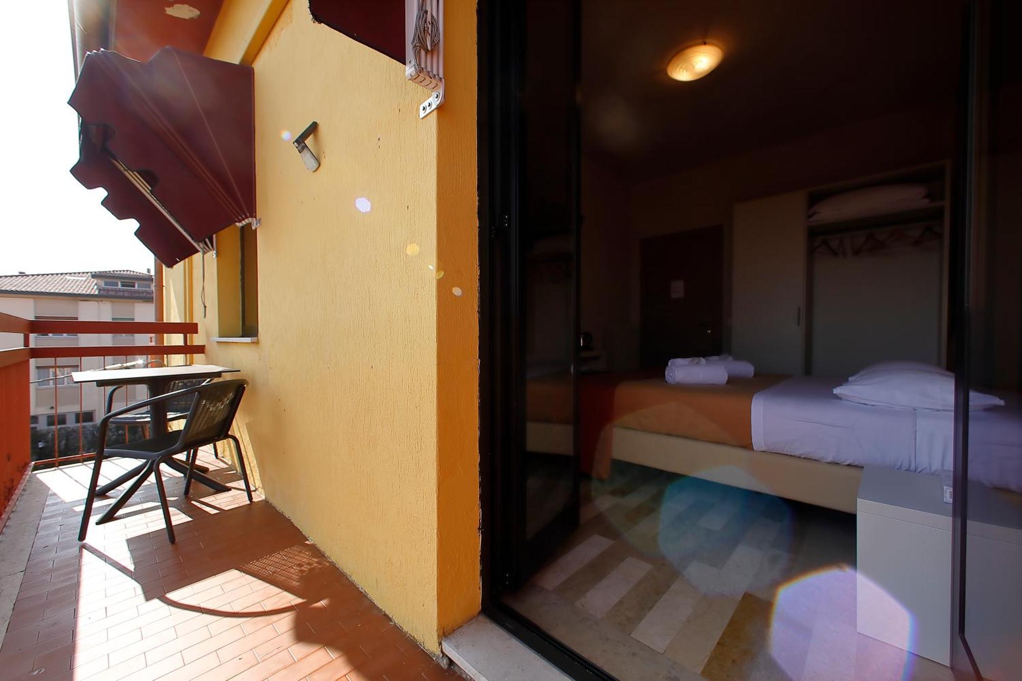 Hotel Primavera Peschiera del Garda Esterno foto