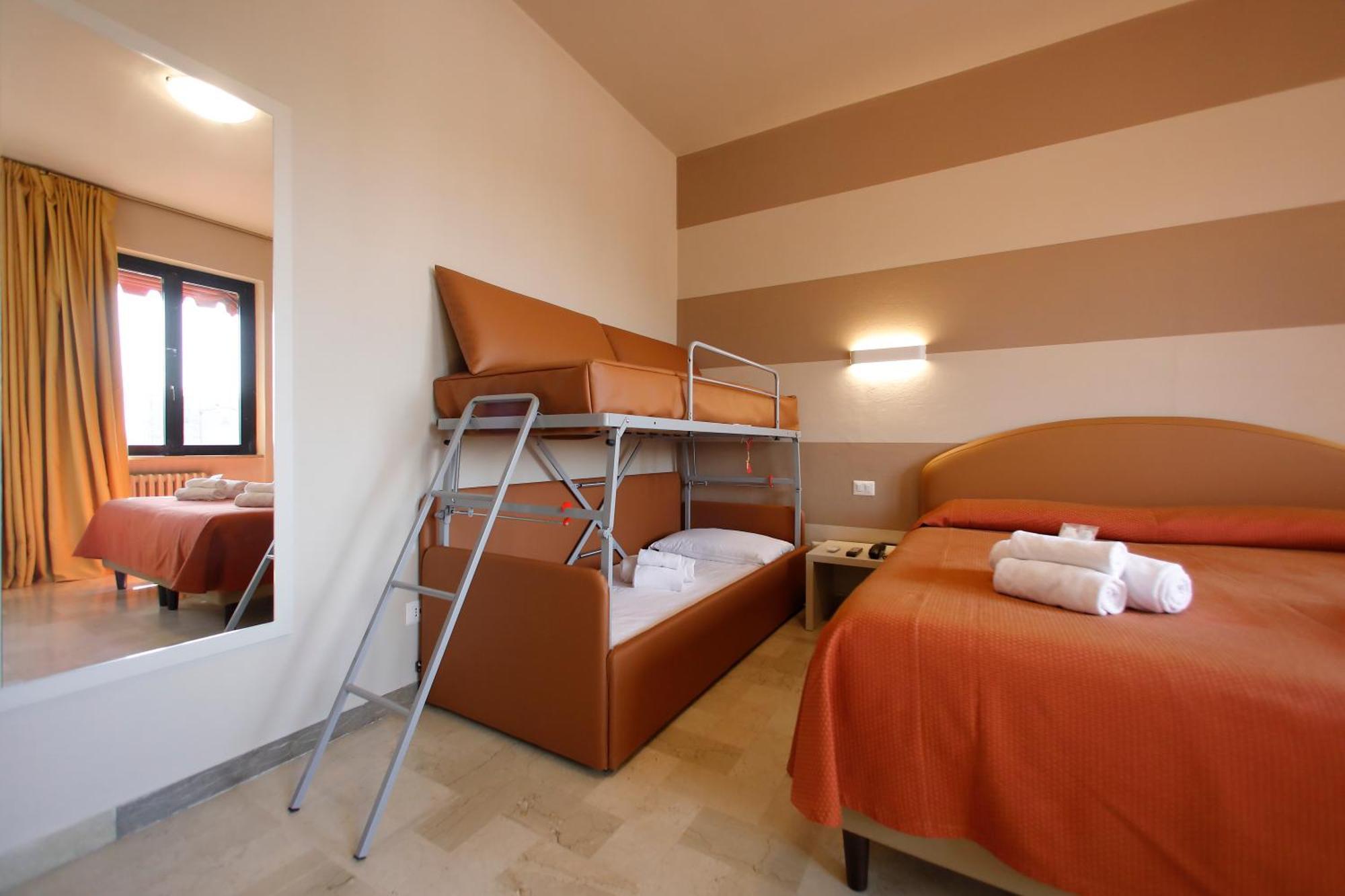 Hotel Primavera Peschiera del Garda Esterno foto